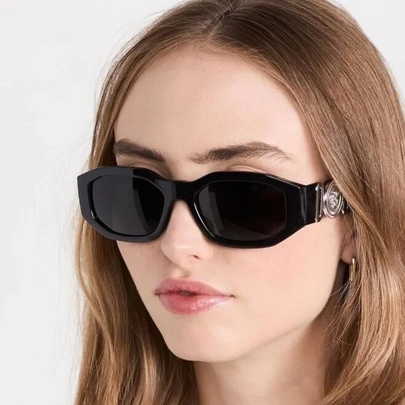 NEW VERSACE VE4361 5422/87 UNISEX VERSACE MEDUSA SUNGLASSES BLACK VE4361 542287 Amazon.com: Versace VE 4361 542287 Black Plastic Geometric  main image 4